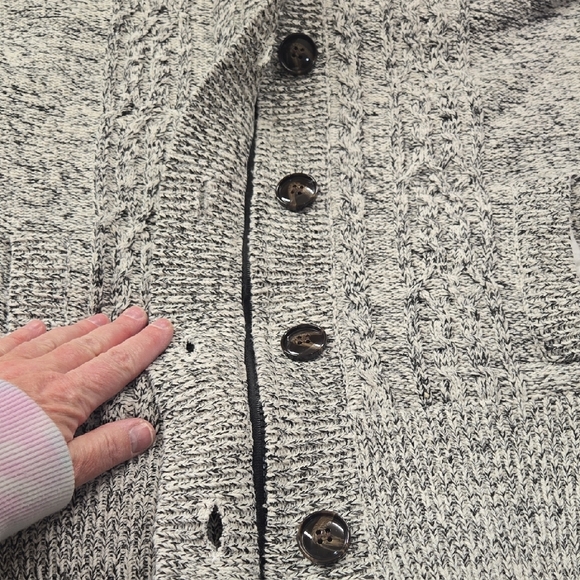 Chic Women's Black and White Cable Knit Cardigan Vest - Sherpa Interior - Picture 7 of 11